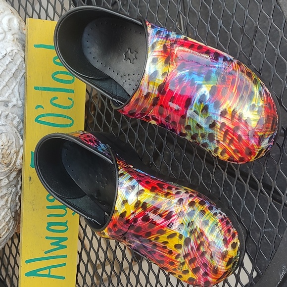 Dansko Shoes - Dansko Shoes/